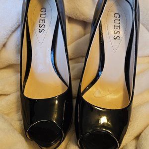 Guess pumps
